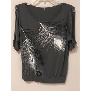 Casual top with shoulder cut outs